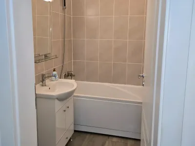 baie moderna spatioasa cu cada vanzare apartament Sector 6 Bucuresti